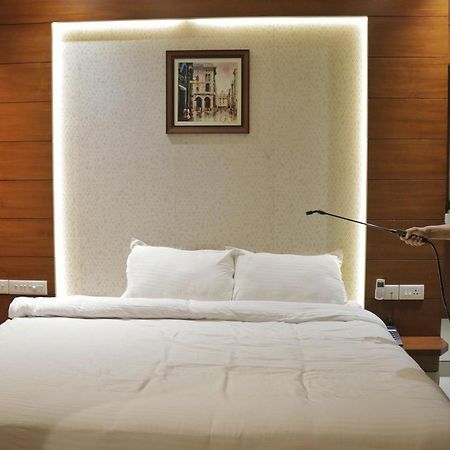 Hotel Priya Kottakkal Exteriér fotografie