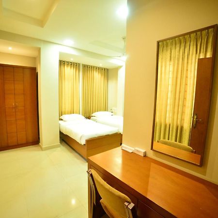 Hotel Priya Kottakkal Exteriér fotografie
