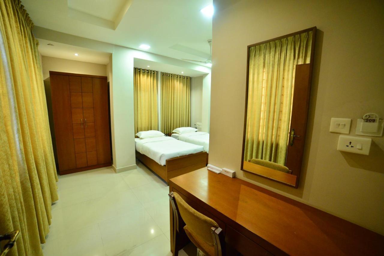 Hotel Priya Kottakkal Exteriér fotografie