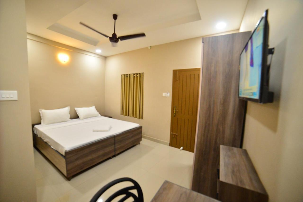 Hotel Priya Kottakkal Exteriér fotografie