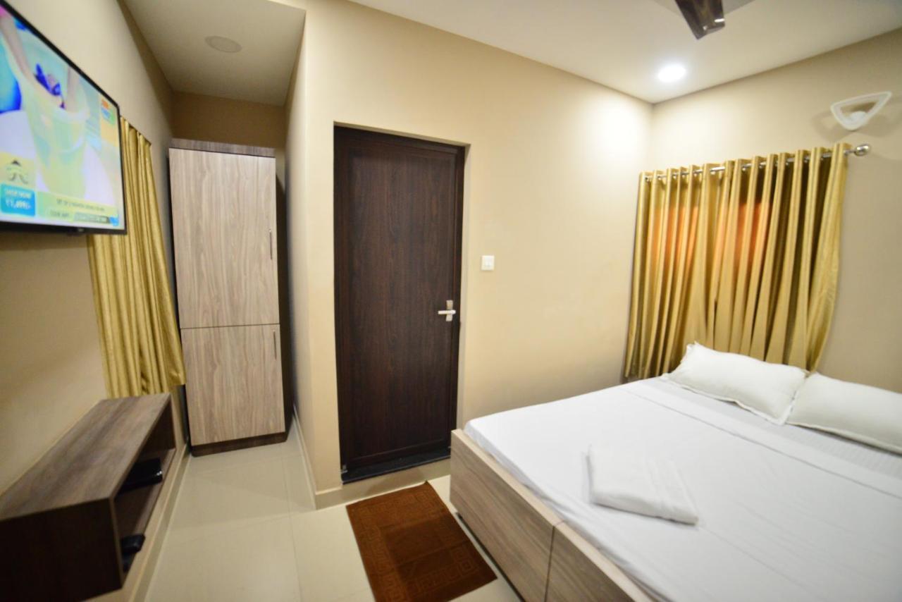 Hotel Priya Kottakkal Exteriér fotografie